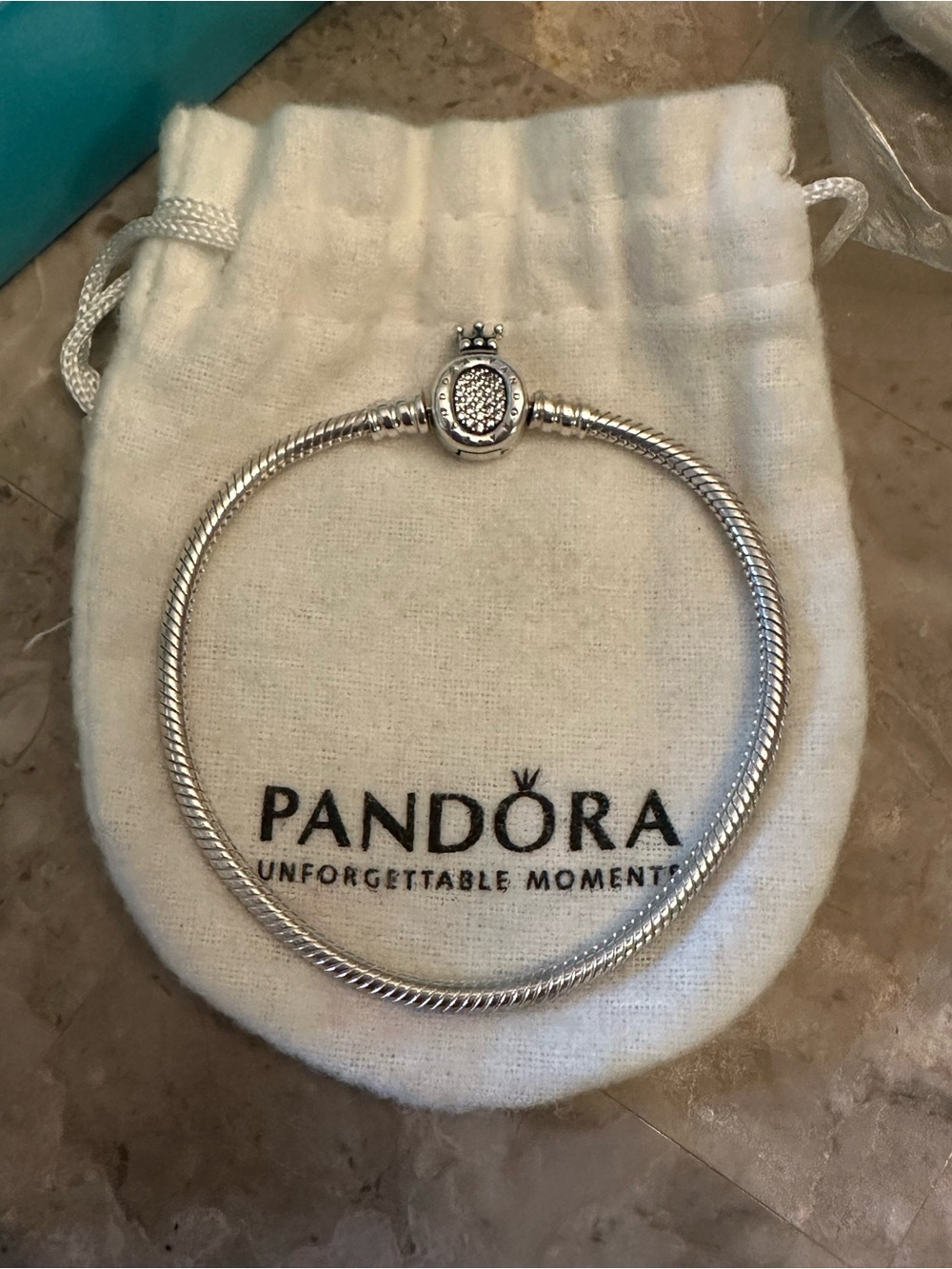 Moments Sparkling Crown O Snake Chain Bracelet